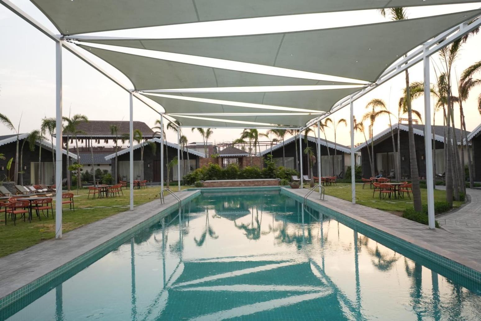 Maira Resort And Convention Centre Rāipur Exteriör bild
